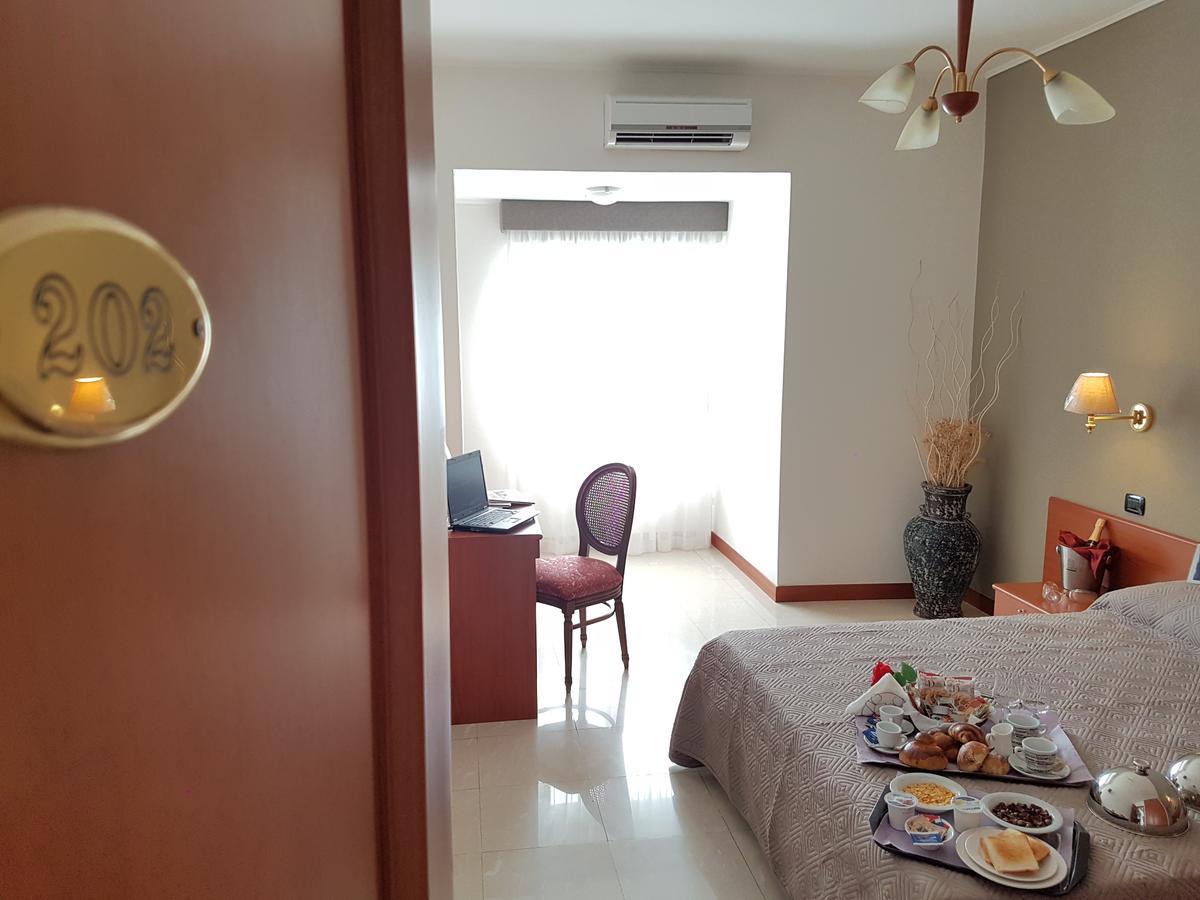 Hotel Joy Кастел Волтурно Екстериор снимка
